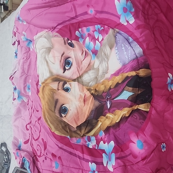 Twin size frozen Elsa & Anna double sided comforter very good condition - Picture 1 of 3